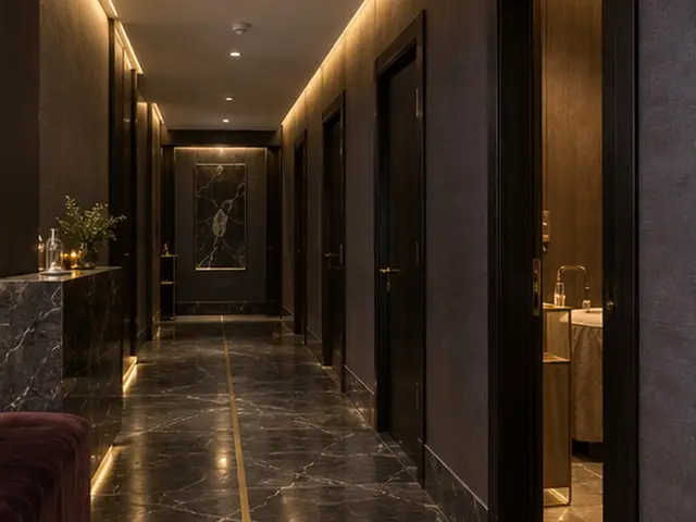 Altın çizgili siyah mermer koridor — Çağlayan, Masaj Salonun